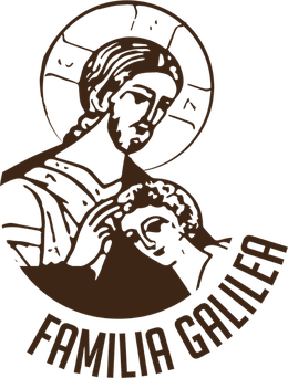 Logo de Familia Galilea: Jesús abraza a un joven